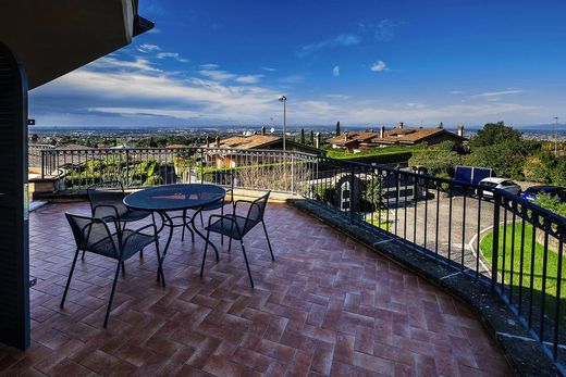 Detached House in Frascati, Rome