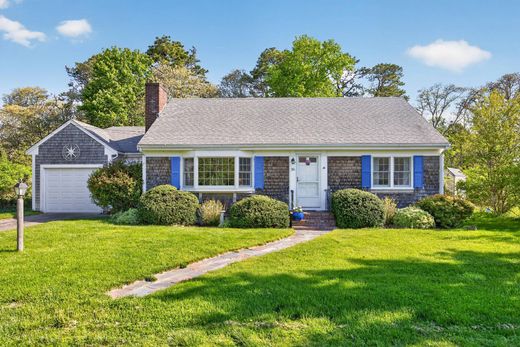 Detached House in West Harwich, Barnstable County