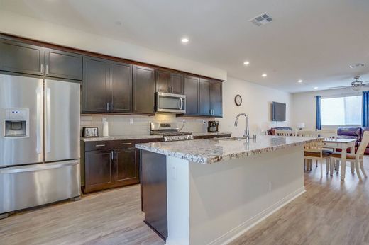 Luxury home in Winnetka, Los Angeles County