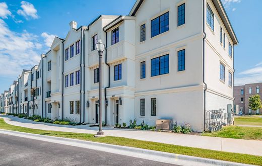 Townhouse in Rogers, Benton County