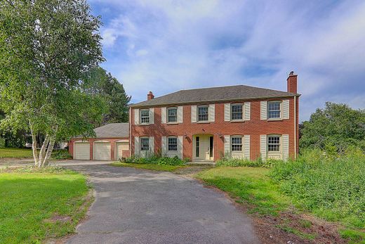 Detached House in Aurora, Ontario