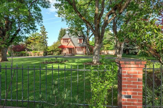 Luxury home in Medford, Jackson County