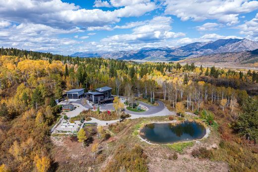 Luxury home in Alpine, Lincoln County