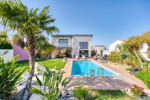 Detached House in Saint-Xandre, Charente-Maritime
