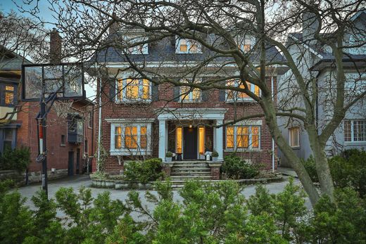 Semidetached House in Toronto, Ontario