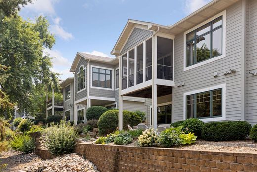 Luxury home in Bloomington, Hennepin County