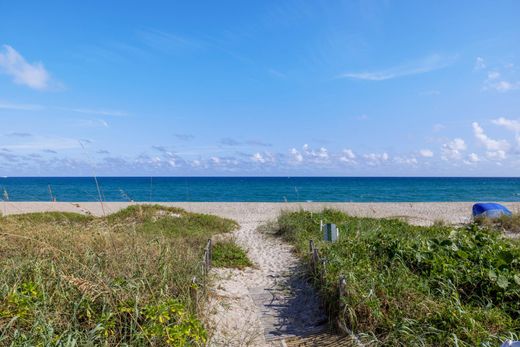 Apartment in Palm Beach, Florida