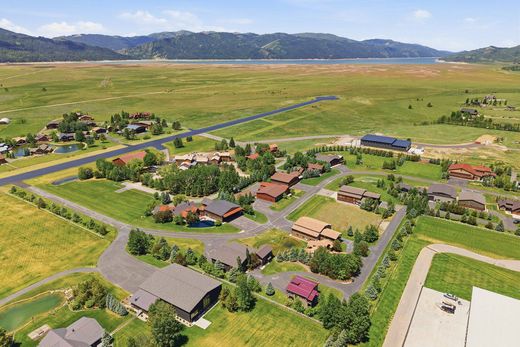 Luxury home in Alpine, Lincoln County