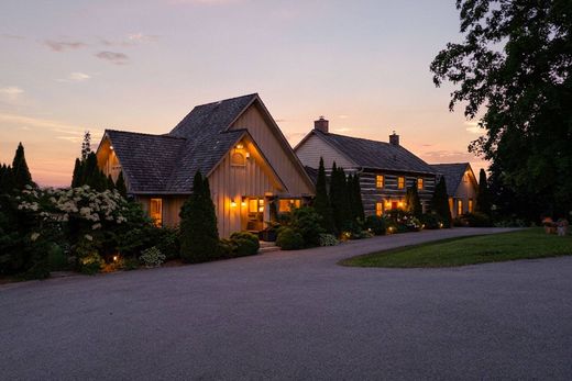 Country House in Loretto, Simcoe County