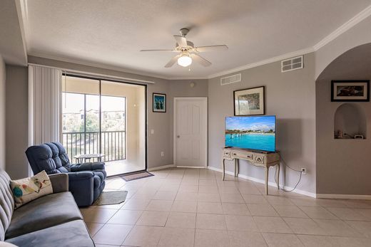 Apartment / Etagenwohnung in Naples, Collier County