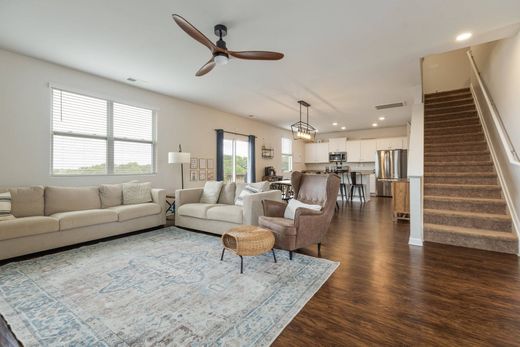 Detached House in Columbia, Maury County