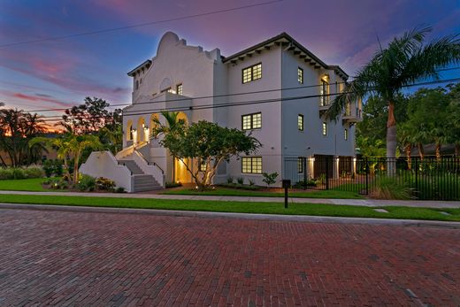 Luxury home in Tarpon Springs, Pinellas County