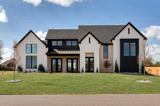 Luxury home in Newcastle, McClain County