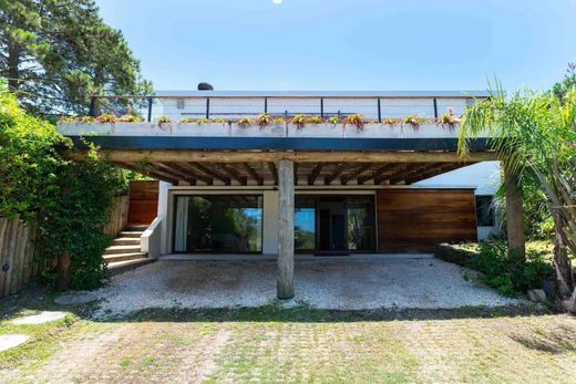 Luxury home in La Barra, San Carlos