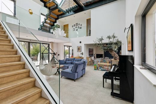 Detached House in Croissy-sur-Seine, Yvelines