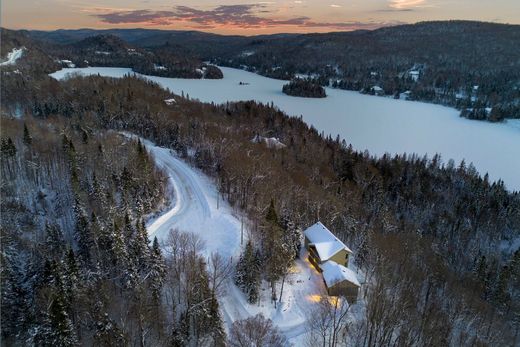 Vrijstaand huis in Saint-Adolphe-d'Howard, Laurentides