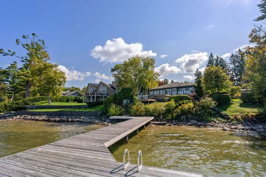 Detached House in Jackson's Point, Ontario