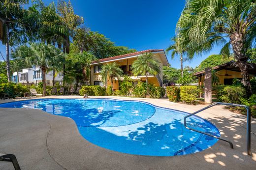 아파트 / Sardinal, Carrillo