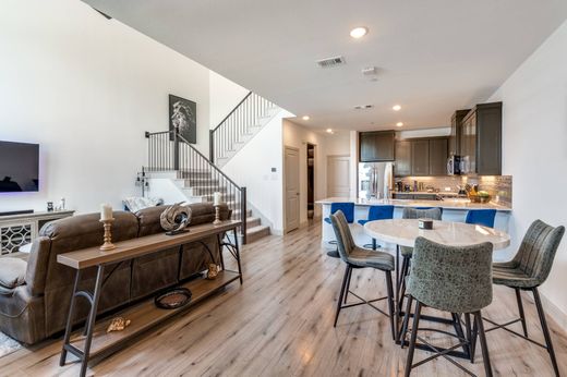 Townhouse in Frisco, Collin County