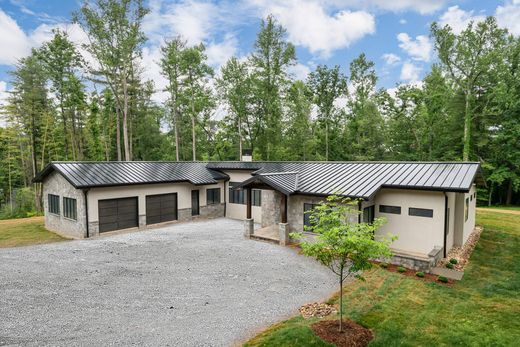 Detached House in Asheville, Buncombe County