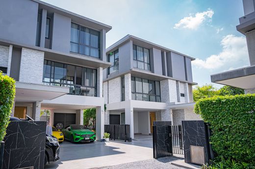 Twee-onder-een-kapwoning in Bangkok