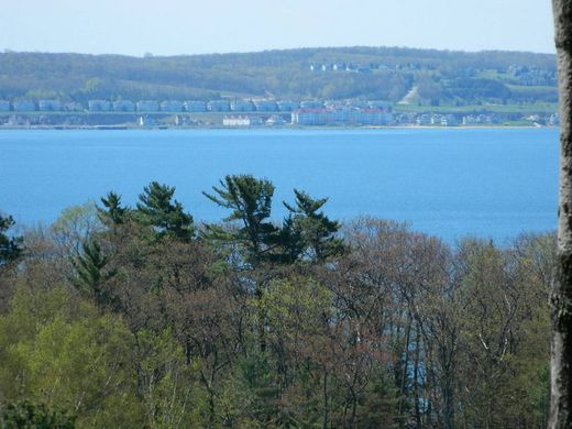 Arsa Harbor Springs, Emmet County