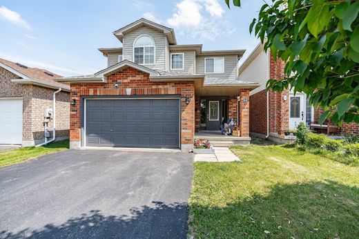 Detached House in Guelph, Wellington County