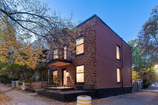 Dom jednorodzinny w Montreal, City of Montréal