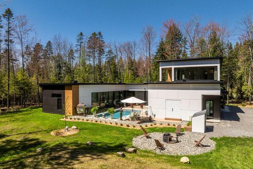 Detached House in Sainte-Catherine-de-Hatley, Estrie
