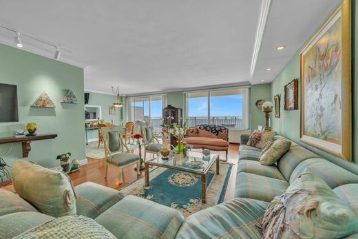 Luxury home in Fort Lee, Bergen County