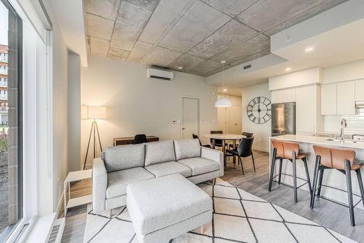 Apartment / Etagenwohnung in Saint-Laurent, City of Montréal