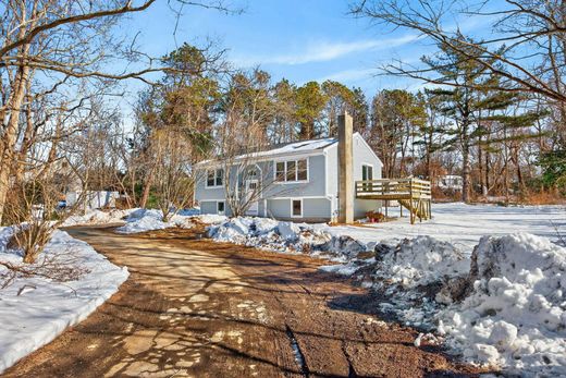 Detached House in Marstons Mills, Barnstable County