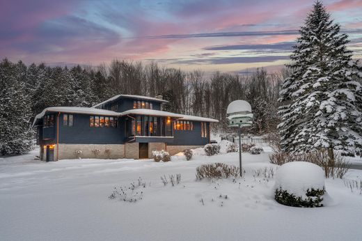 Detached House in Duntroon, Simcoe County