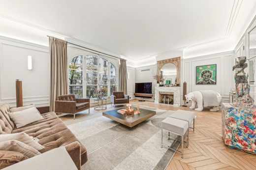 Apartment in La Muette, Auteuil, Porte Dauphine, Paris