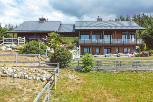 Detached House in Roberts Creek, Sunshine Coast Regional District