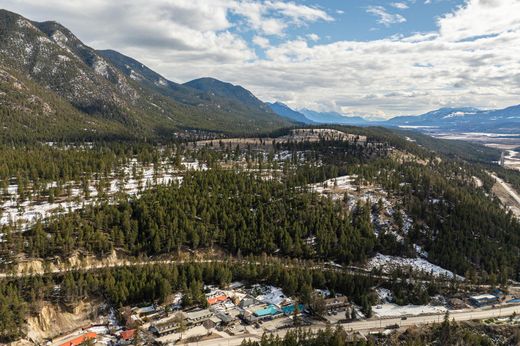 地皮  Radium Hot Springs, British Columbia