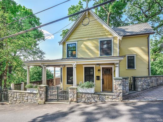 Detached House in Sea Cliff, Nassau County