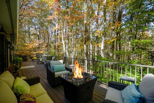 Vrijstaand huis in Highlands, Macon County