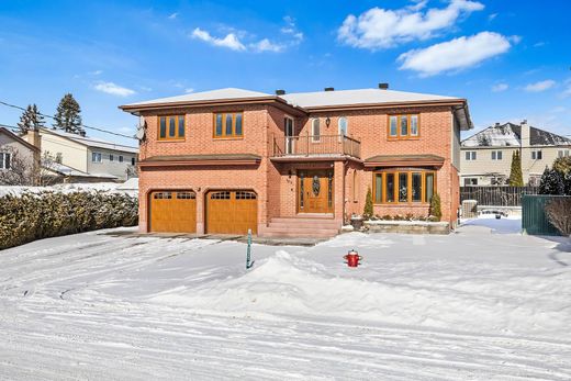 Vrijstaand huis in Sainte-Dorothée, Laval Region