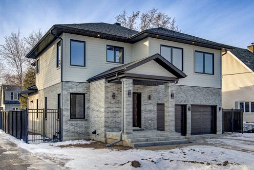 Detached House in Pointe-Claire, City of Montréal