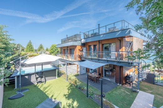 Villa multifamiliale à Évian-les-Bains, Haute-Savoie