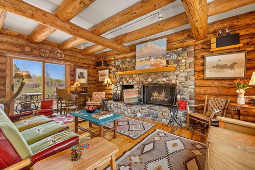 Luxury home in Wilson, Teton County