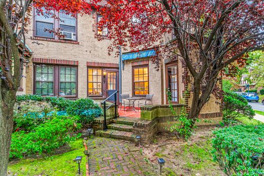 Townhouse - Forest Hills, Queens County
