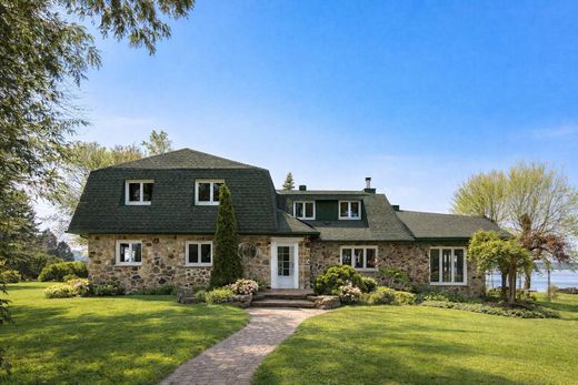 Detached House in Pointe-Biron, Montérégie