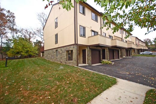 Townhouse in Bridgewater, Somerset County