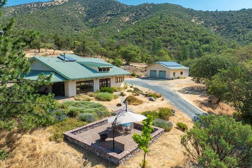 Luxury home in Grants Pass, Josephine County