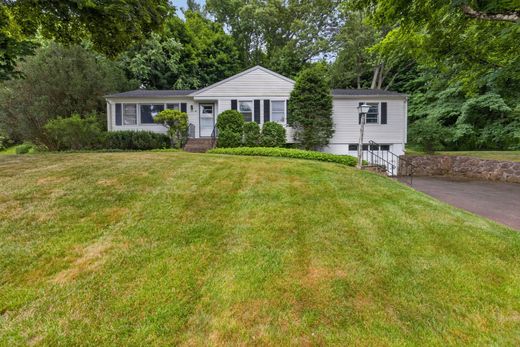 Detached House in Cheshire, New Haven County