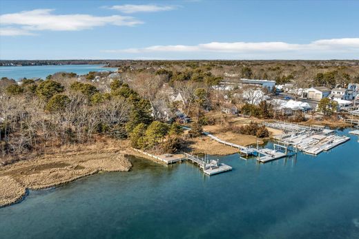Detached House in Mashpee, Barnstable County