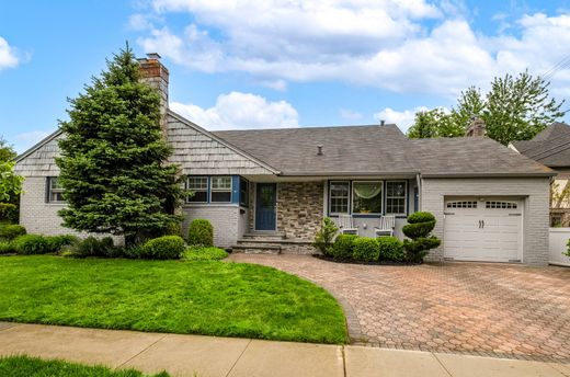 Detached House in Rockville Centre, Nassau County