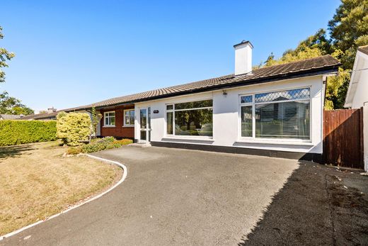 Einfamilienhaus in Killiney, Dún Laoghaire-Rathdown